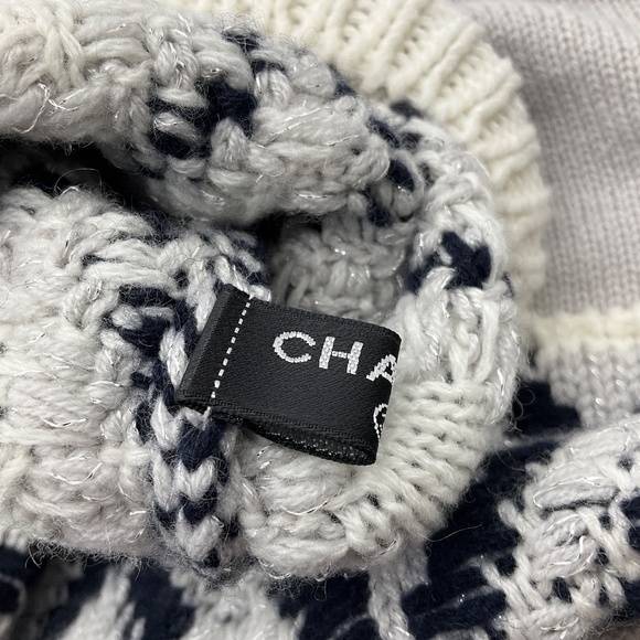 CHANEL GREY / NAVY / SILVER METALLIC CC LOGO CASHMERE KNIT BEANIE AND ARM WARMER - Picture 7 of 14